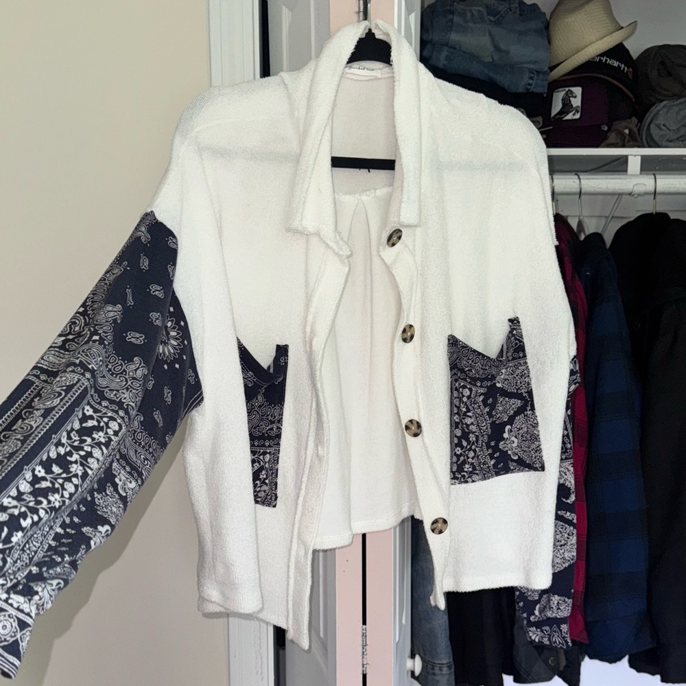 BUCKETLIST White and Black Knit Fabric